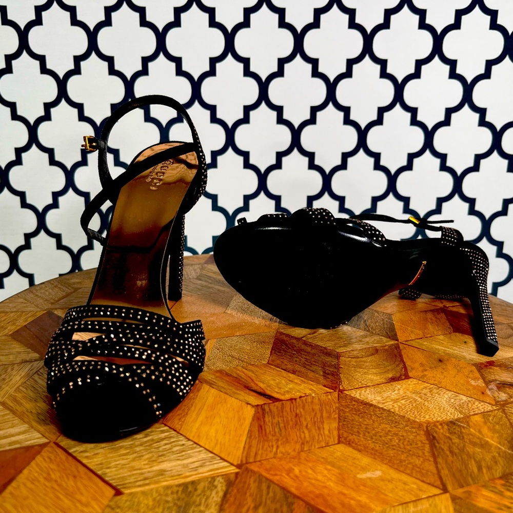 Gucci heeled sandals black with rose gold details. Gently loved